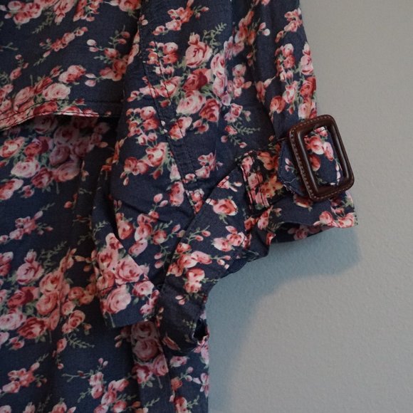 NEW American Rag Navy blue with Pink Flowers Button up Crop Top size M - Picture 8 of 15